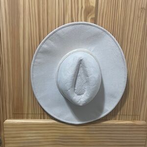 Stylish White Wide-Brim Hat